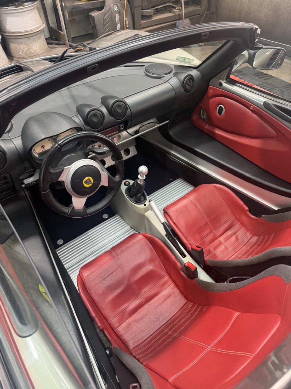 Used 2005 Lotus Elise RWD image 9