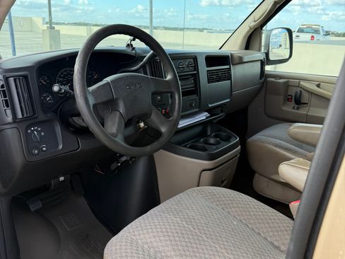 Used 2006 GMC Savana 3500 SLE Extended Van 3D w/ LT Preferred Equipment Group image 9