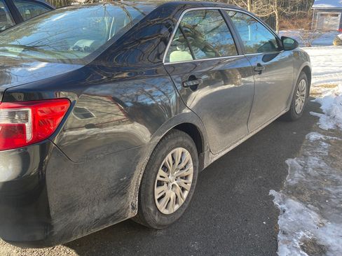Used 2013 Toyota Camry LE image 2