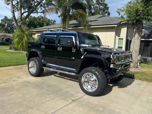Used 2005 HUMMER H2 SUT w/ Preferred Equipment Group AWD/4WD image 19
