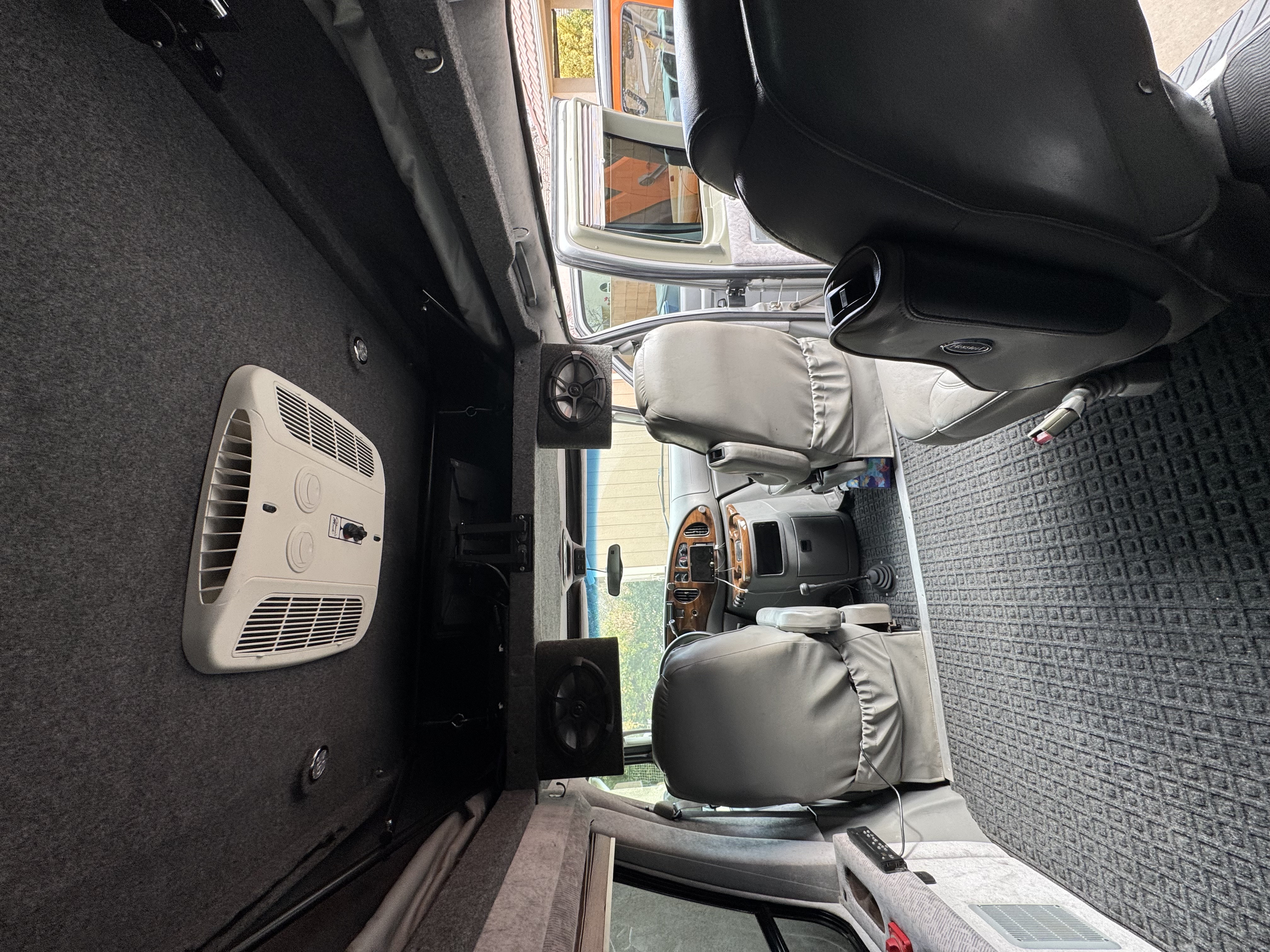 Used 2005 Ford E-350 and Econoline 350 Extended Super Duty RWD image 11