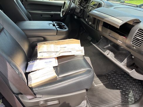 Used 2011 Chevrolet Silverado 1500 LT w/ Florida Edition image 8