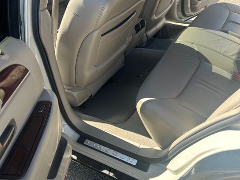 Used 2004 Lincoln Town Car Ultimate image 12