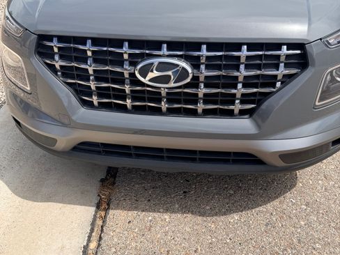 Used 2020 Hyundai Venue SEL FWD image 4
