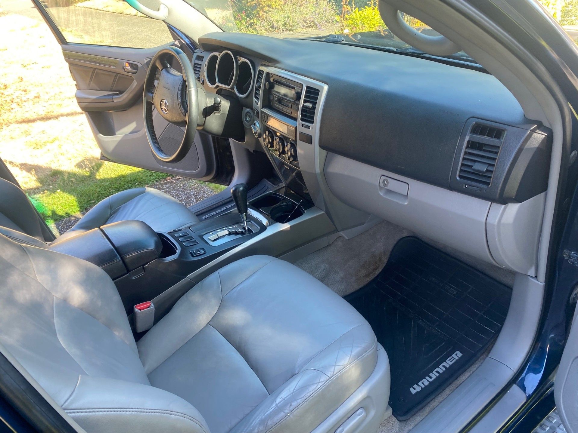 Used 2004 Toyota 4Runner Limited AWD/4WD image 5
