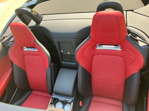 Used 2022 Jaguar F-TYPE R image 19