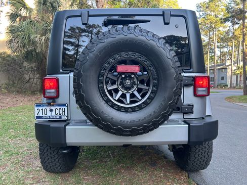 Used 2016 Jeep Wrangler Sahara w/ Connectivity Group image 11