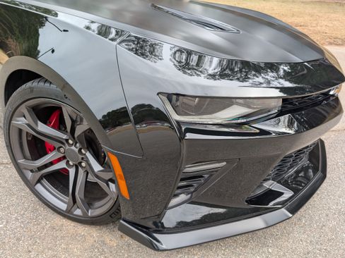 Used 2017 Chevrolet Camaro SS image 10