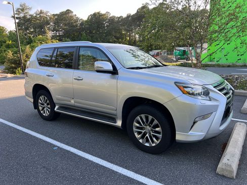 Used 2017 Lexus GX 460 Luxury AWD/4WD image 2
