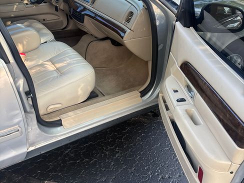 Used 2010 Mercury Grand Marquis LS RWD image 9