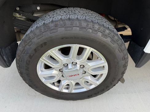 Used 2024 GMC Sierra 2500 SLT w/ SLT Premium Package AWD/4WD image 13
