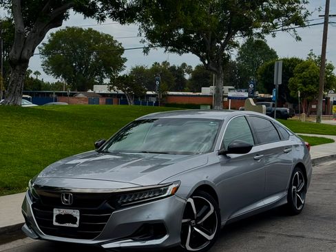Used 2021 Honda Accord Sport image 2
