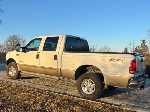 Used 2004 Ford F250 Lariat image 2