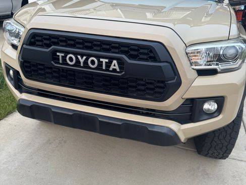 Used 2017 Toyota Tacoma TRD Off-Road w/ Tow Package AWD/4WD image 5