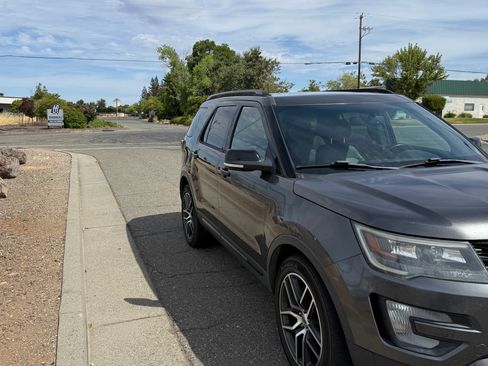 Used 2016 Ford Explorer Sport w/ Equipment Group 401A AWD/4WD image 2