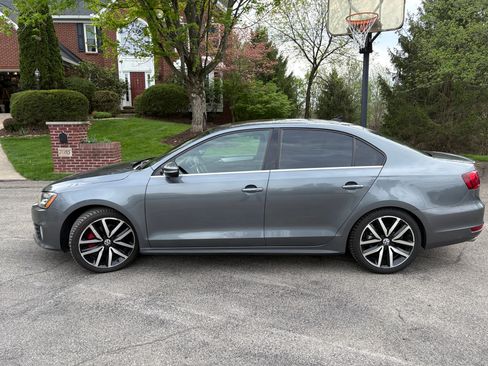 Used 2013 Volkswagen Jetta GLI Autobahn FWD image 2