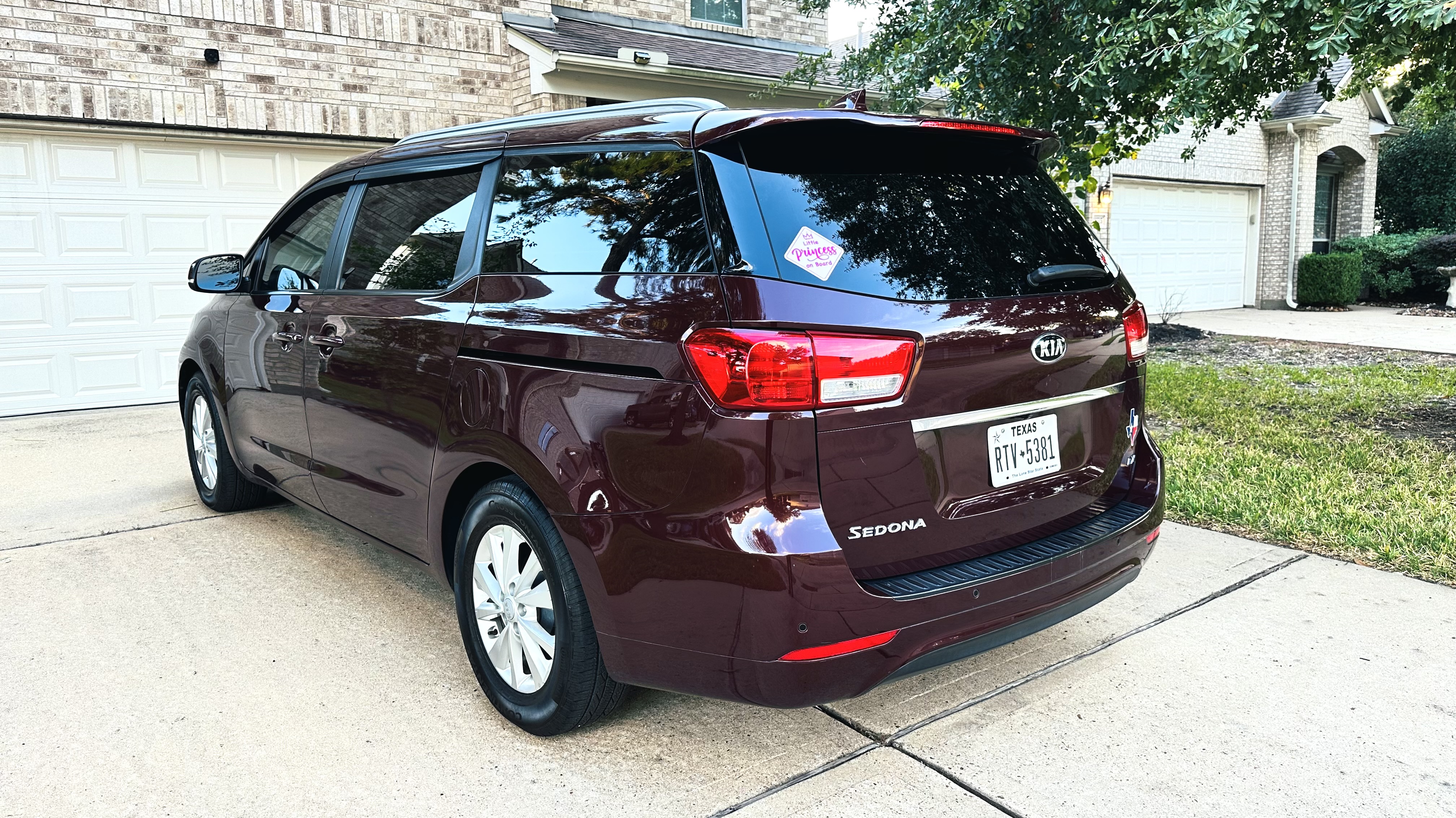 Used 2017 Kia Sedona LX w/ LX Essentials Premium Package FWD image 6