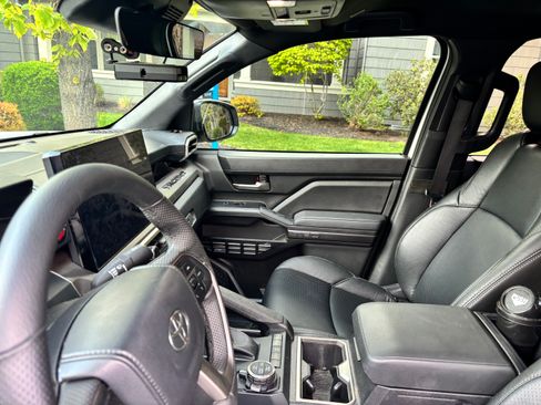 Used 2024 Toyota Tacoma TRD Off-Road image 9