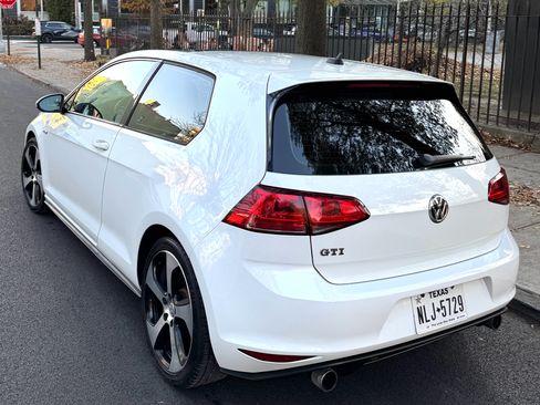 Used 2015 Volkswagen GTI SE image 4