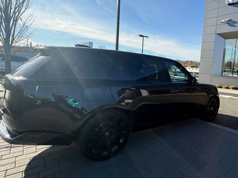 Used 2024 Land Rover Range Rover Long Wheelbase Autobiography image 8