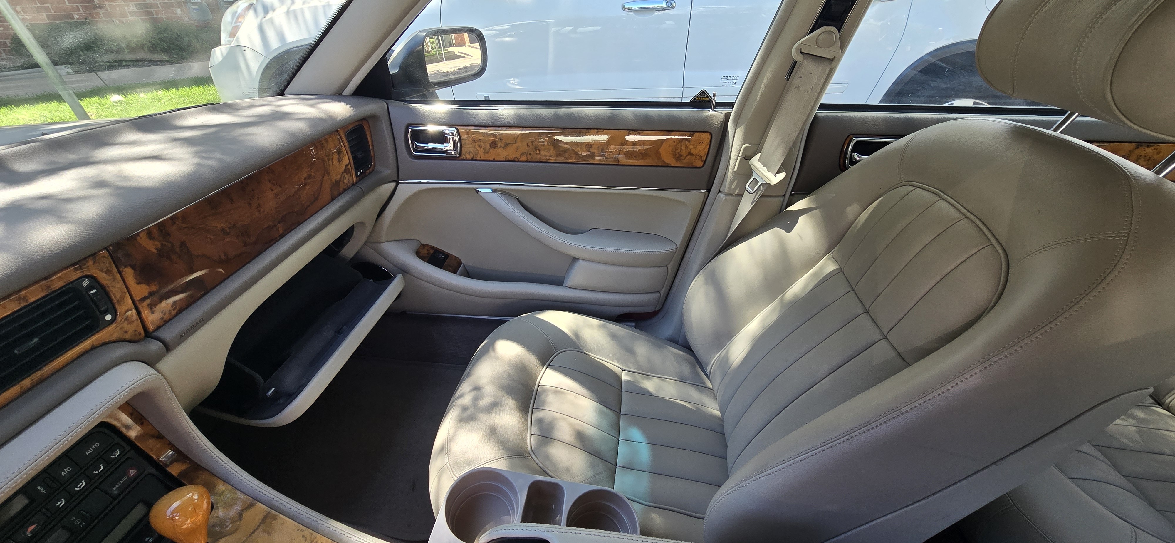 Used 1996 Jaguar XJ6 RWD image 11
