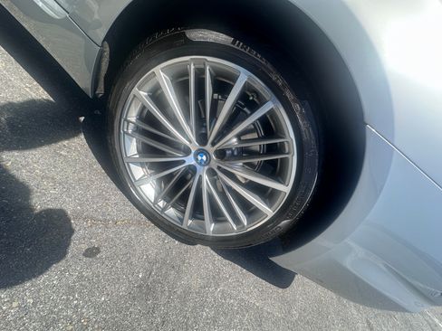 Used 2019 BMW 530e w/ Convenience Package image 11