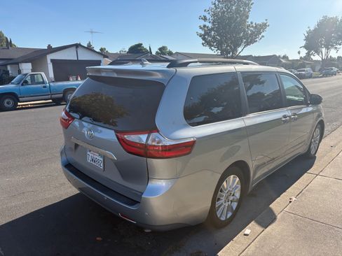 Used 2015 Toyota Sienna Limited FWD image 2