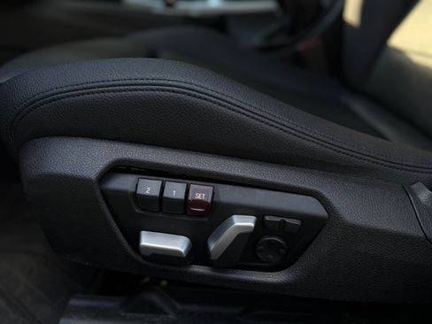 Used 2018 BMW 320i Sedan image 11