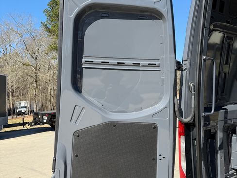 Used 2022 Mercedes-Benz Sprinter 2500 image 17