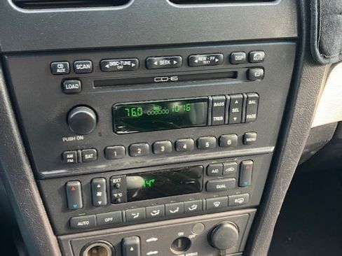 Used 2004 Ford Thunderbird image 10