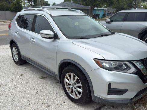 Used 2017 Nissan Rogue SV FWD image 9