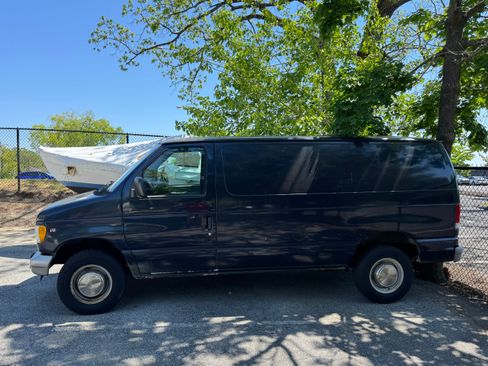 Used 1999 Ford E-250 and Econoline 250 RWD image 2