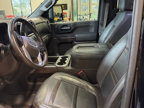 Used 2020 GMC Sierra 2500 Denali w/ Denali Ultimate Package image 11