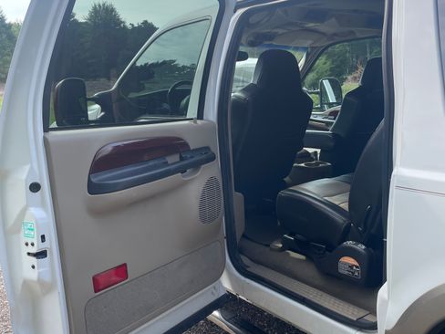 Used 2005 Ford Excursion Eddie Bauer image 22