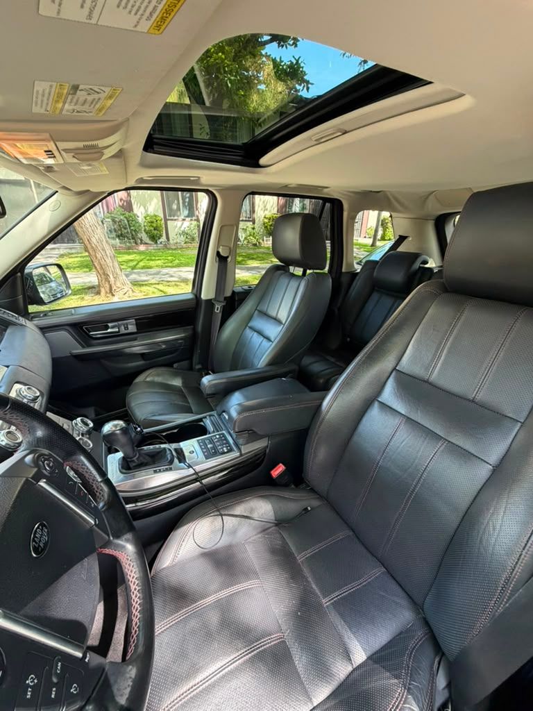 Used 2012 Land Rover Range Rover Sport HSE AWD/4WD image 6