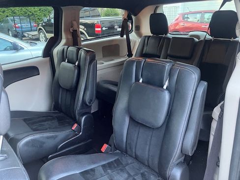 Used 2017 Dodge Grand Caravan SXT image 14