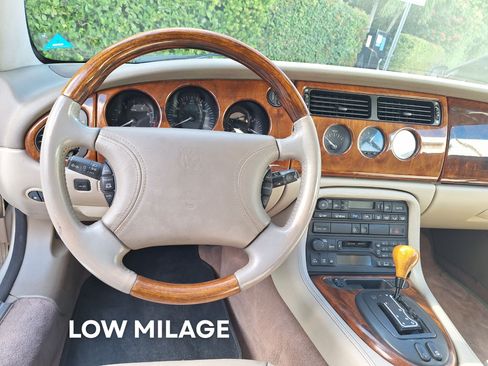 Used 2000 Jaguar XK8 Convertible image 16