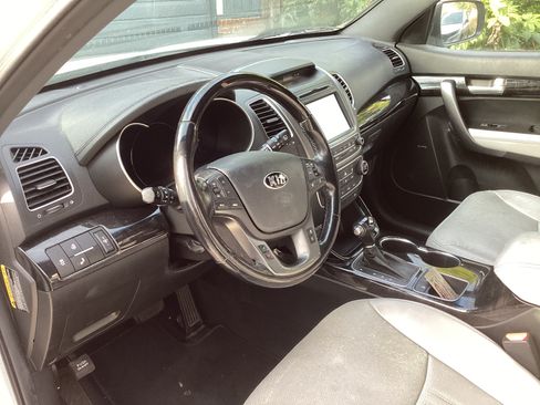 Used 2014 Kia Sorento SX image 6