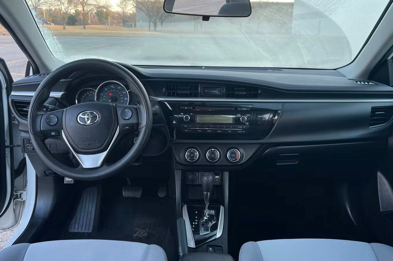 Used 2015 Toyota Corolla L FWD image 10