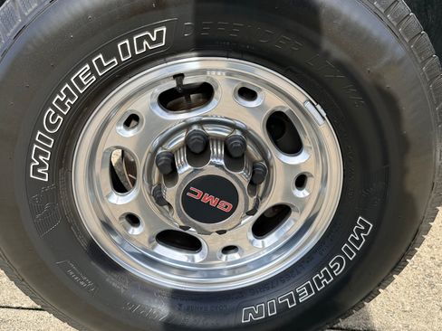 Used 2005 GMC Sierra 2500 SLT w/ Heavy-Duty Power Package image 13