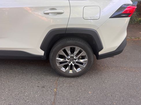 Used 2022 Toyota RAV4 XLE Premium AWD/4WD image 11