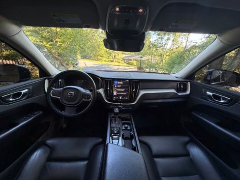 Used 2019 Volvo XC60 T5 Momentum w/ Premium Package AWD/4WD image 11