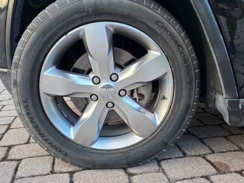 Used 2011 Jeep Grand Cherokee Limited w/ Luxury Group II image 8