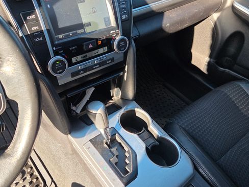 Used 2014 Toyota Camry SE w/ Moonroof Package image 8