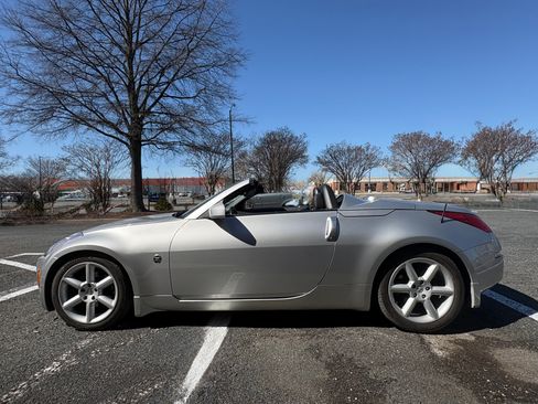 Used 2004 Nissan 350Z Touring image 2