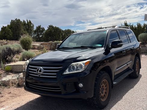 Used 2013 Lexus LX 570 4WD w/ Luxury Pkg image 4