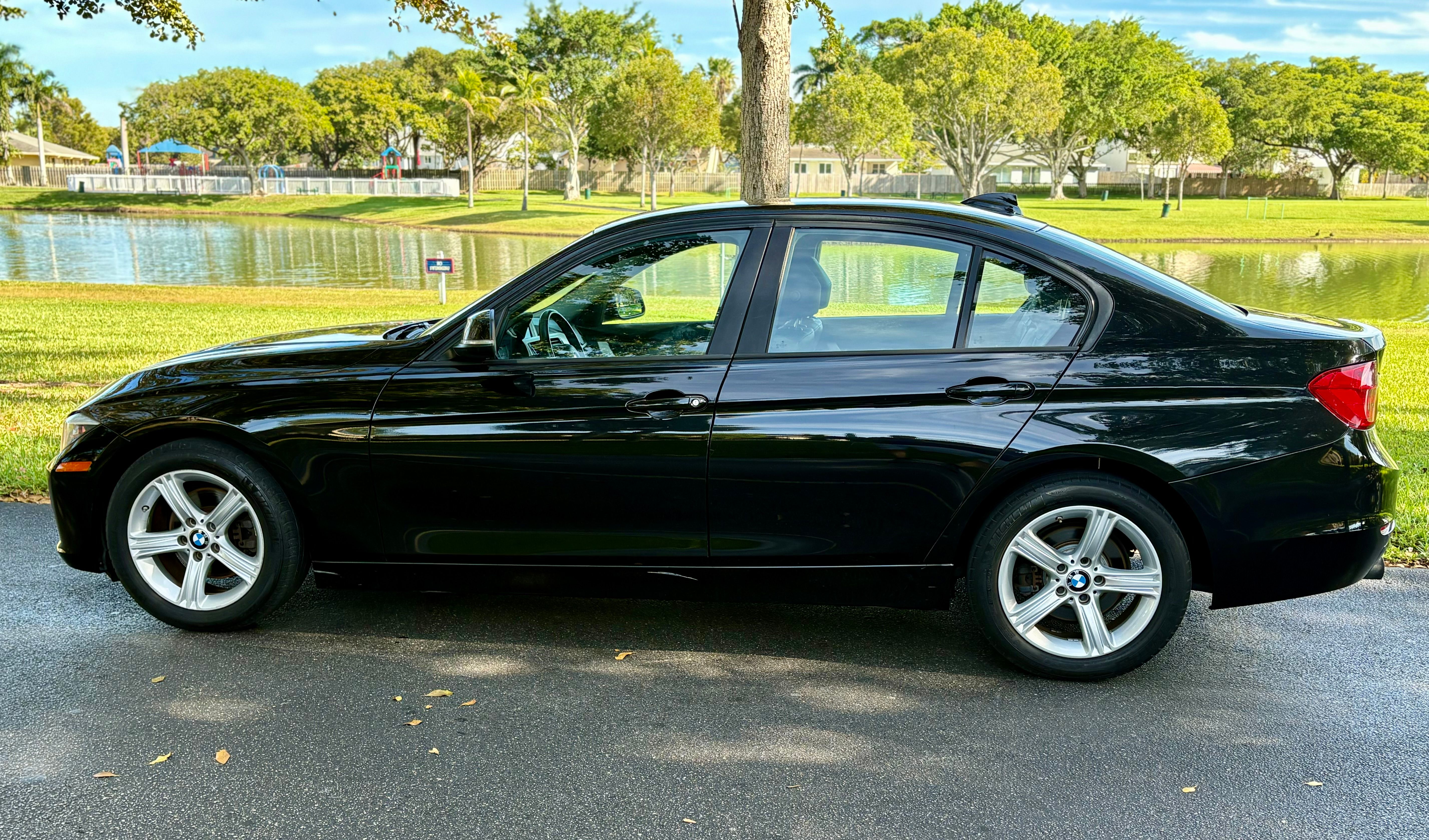 Used 2014 BMW 320i Sedan RWD image 9