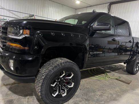 Used 2018 Chevrolet Silverado 1500 LT w/ All Star Edition image 6