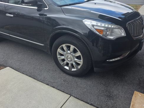 Used 2015 Buick Enclave Leather image 2