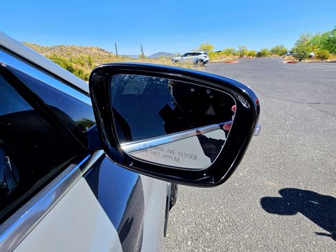 Used 2022 BMW 530i w/ Convenience Package image 31